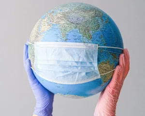 globe with mask demonstrating a pandemic 